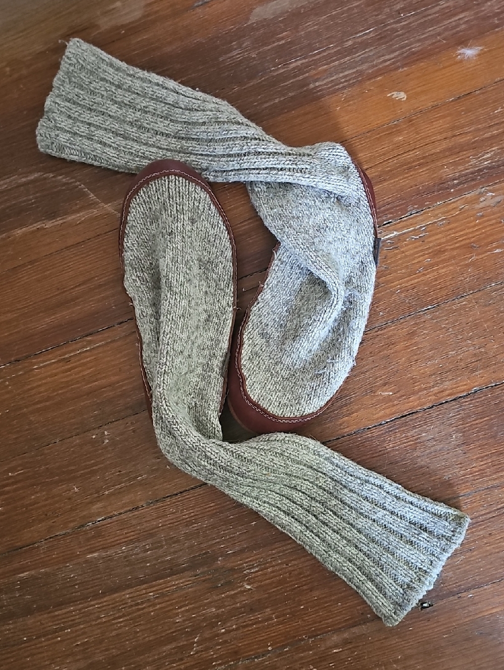 Acorn Gray Knit Slipper Socks with Brown Trim